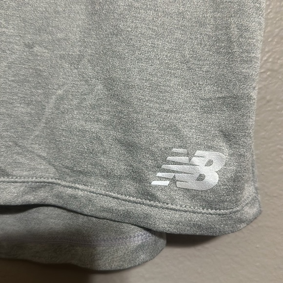 New Balance size M/L V-Neck Women’s Athletic Shirt - Picture 2 of 11